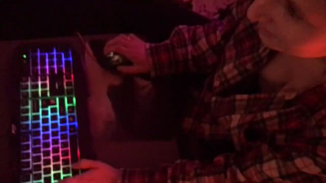 Сводная сестра не дает поиграть в комп, накончаю ей на лицо - 1