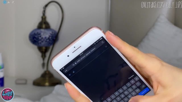 Правильный способ спросить "Дайсон". Сексуальная брюнетка делает минет за фен - 1