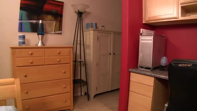 Подруга Сводной Матери Убеждает Её Попробовать Сводного Сына - 3